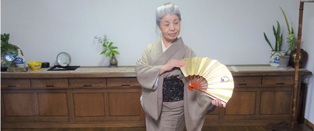 踊りを踊っている生徒